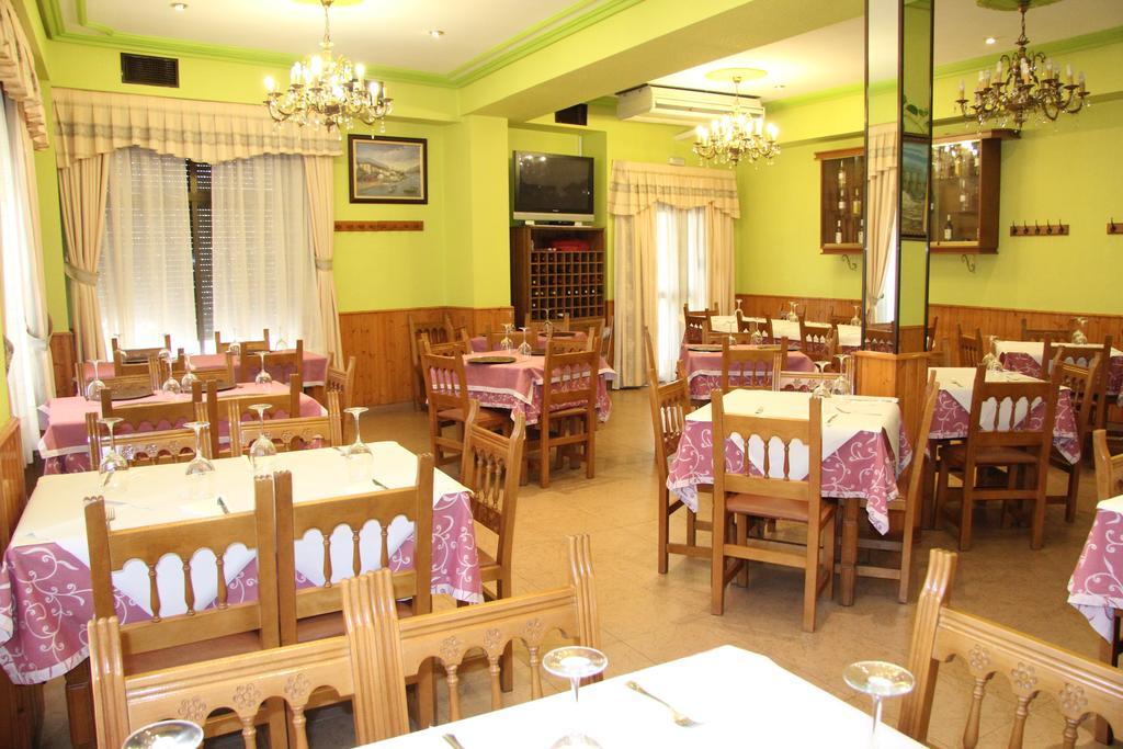 Hostal Cazalegas Εξωτερικό φωτογραφία