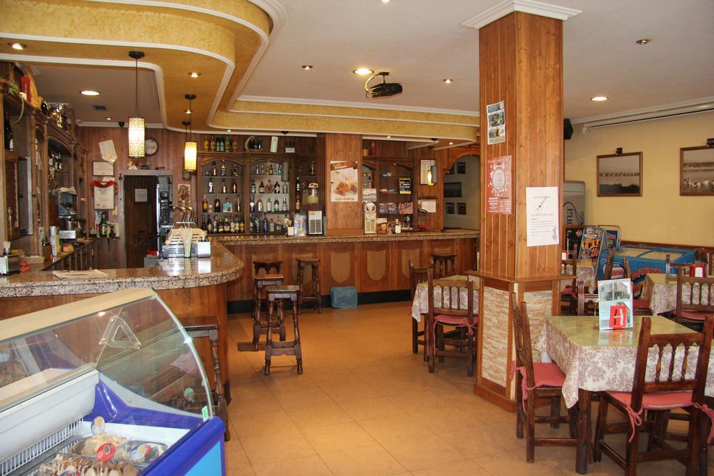 Hostal Cazalegas Εξωτερικό φωτογραφία