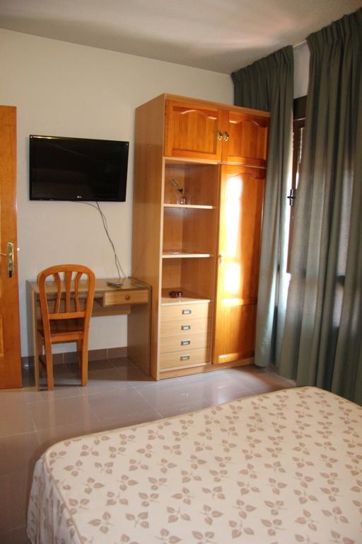 Hostal Cazalegas Εξωτερικό φωτογραφία