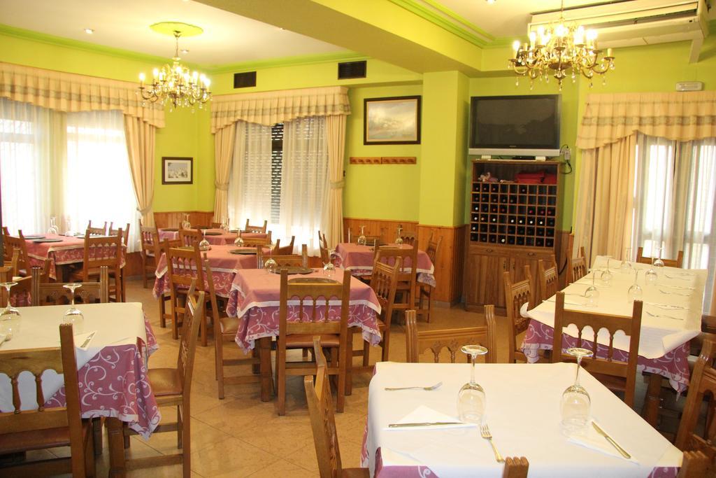 Hostal Cazalegas Εξωτερικό φωτογραφία